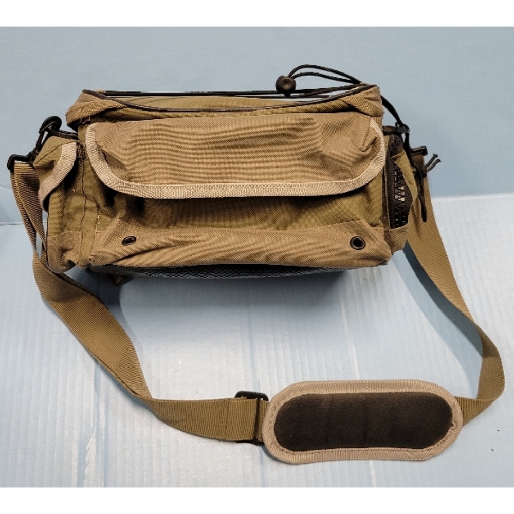 FLAMBEAU OUTDOORS AZ3 SOFT SIDED FISHING TACKLE BAG Box Fly Lure Bait Fish New - Picture 3 of 5